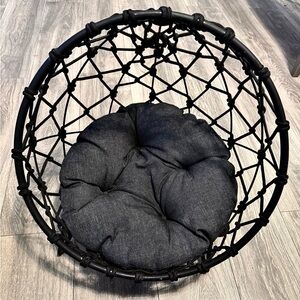 Pet smart Wicker/ metal bed like new. For small dog. Yorkie.